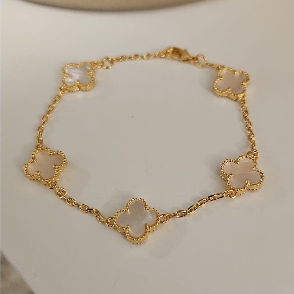 GOLD SMALL CLOVER CHARM BRACELET